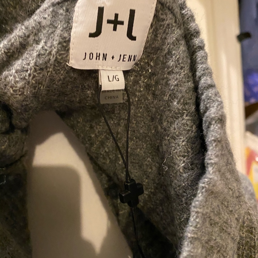 John + Jenn J + J Cropped Sweater- NWT - Picture 7 of 8